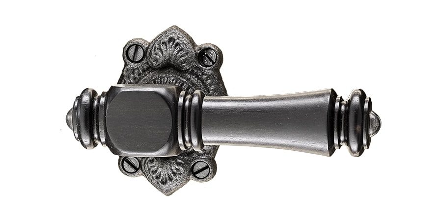 Zdjęcie klamki drewnianej III z okuciami z żeliwa Klamka drewniana III z okuciami z żeliwa